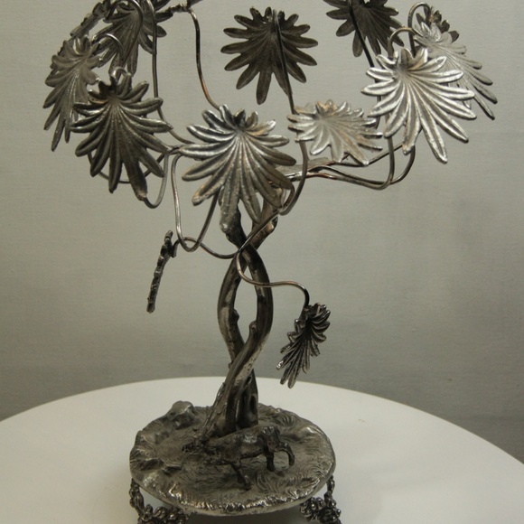 Metal Display Stand in the shape of a Tree - Picture 3 of 9